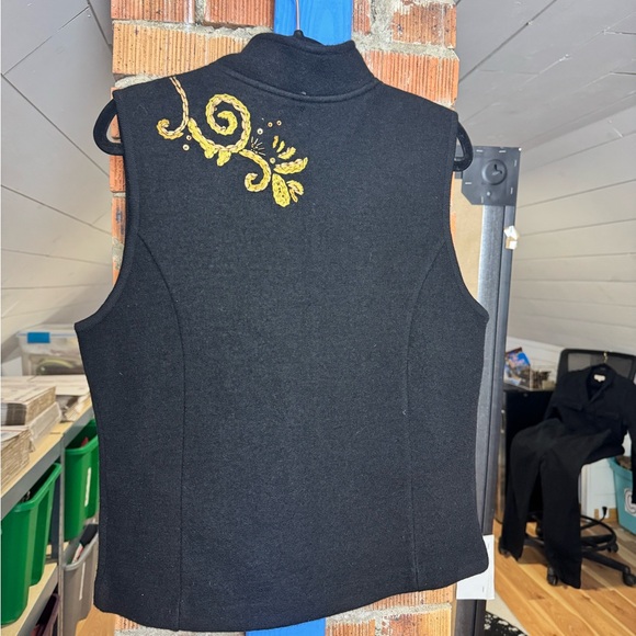 Icelandic Design Wool Embroidered Vest - Picture 5 of 6
